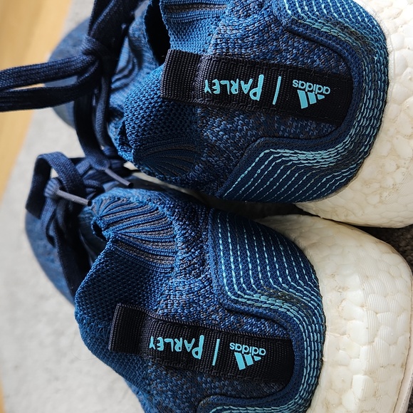Adidas "Parley" Ultra Boost running shoes - Picture 6 of 6